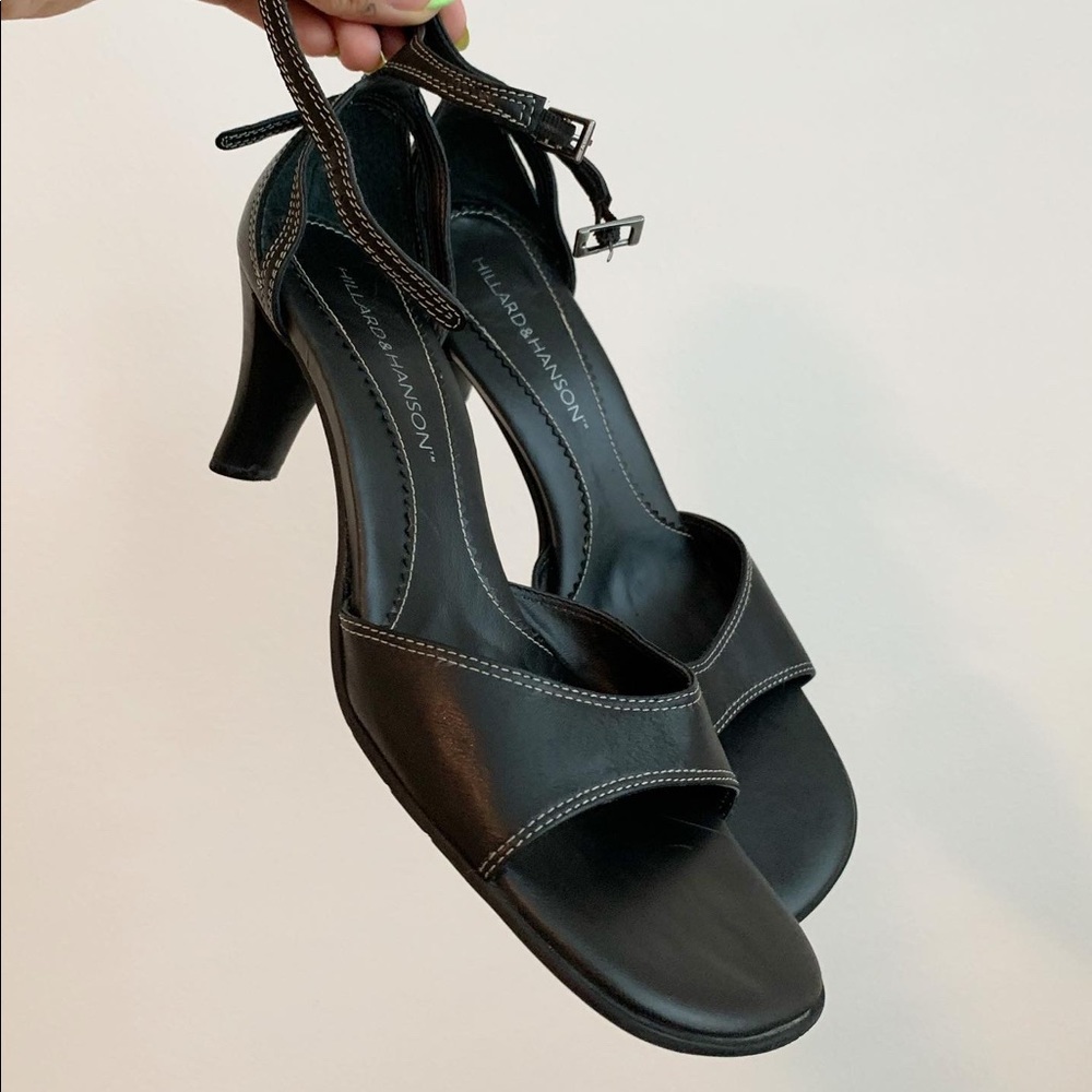 SOLD 🤎 90’s square toe sandals